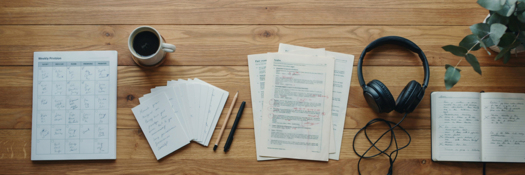 Planning, cartes mémoire, annales et cahier d’erreurs pour organiser les révisions du PASS